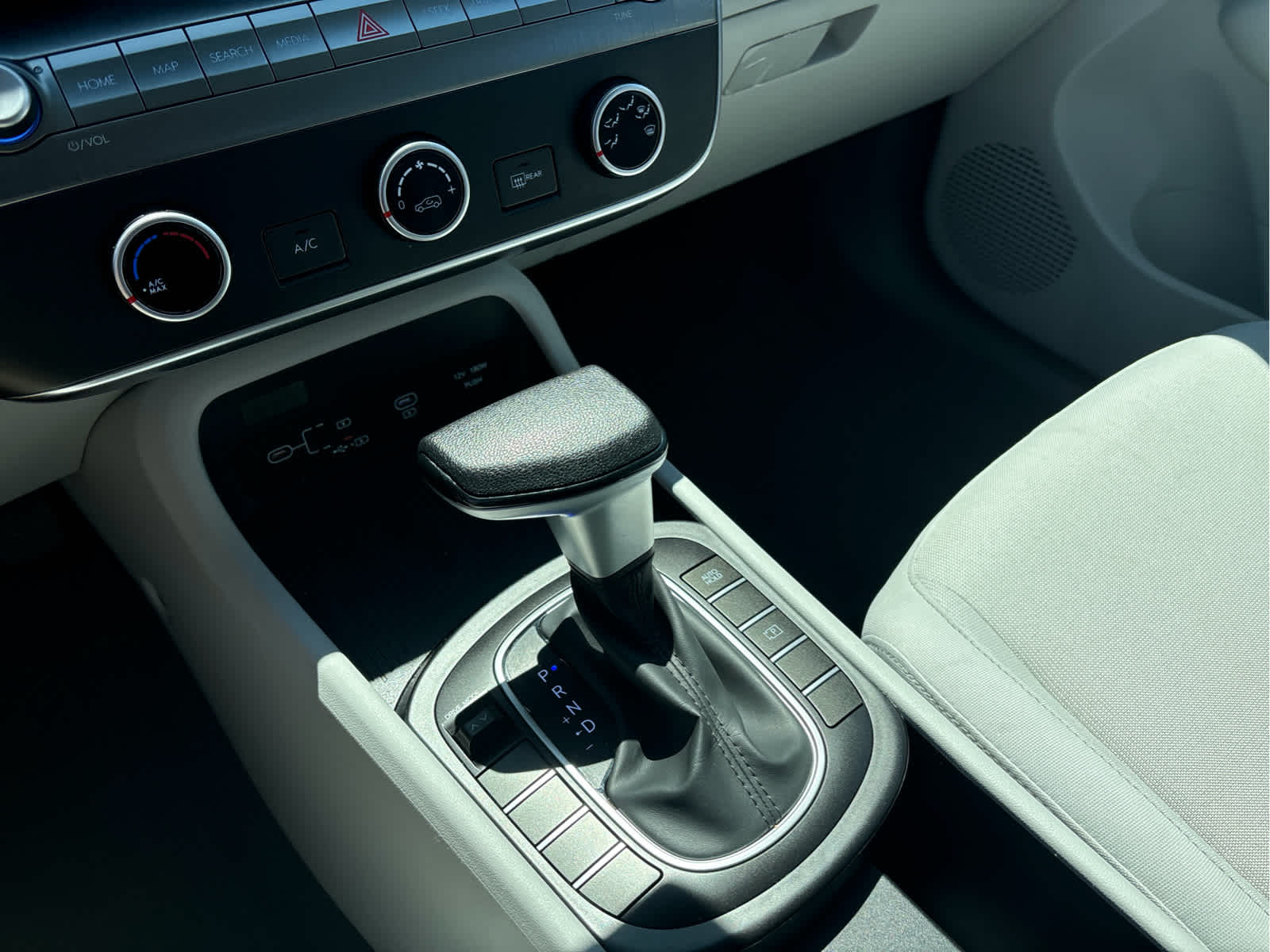 2024 Hyundai KONA SE