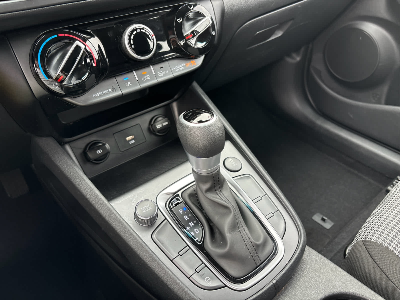 2023 Hyundai KONA SE
