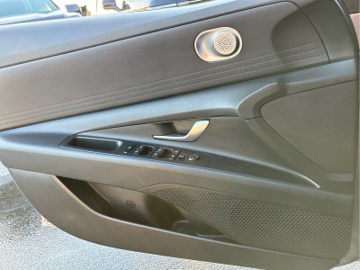 2023 Hyundai ELANTRA SE