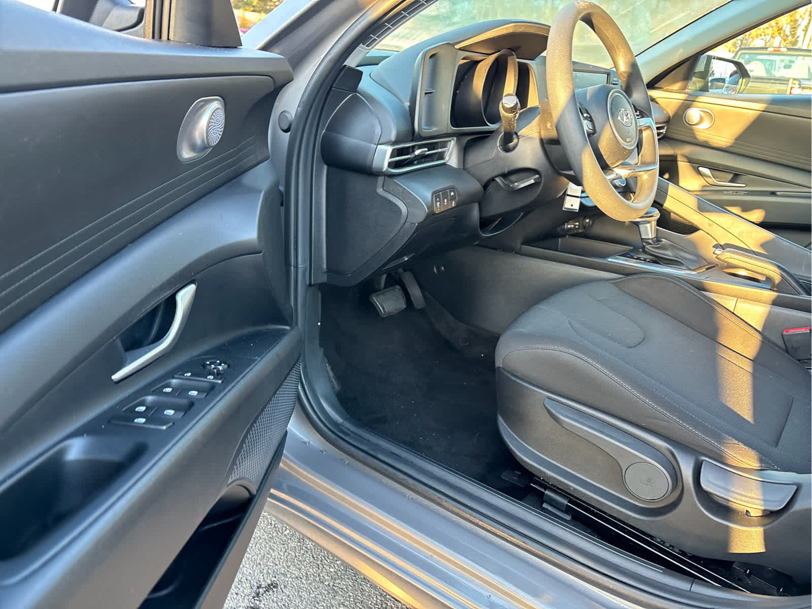 2023 Hyundai ELANTRA SE