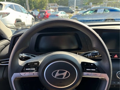 2024 Hyundai ELANTRA SE