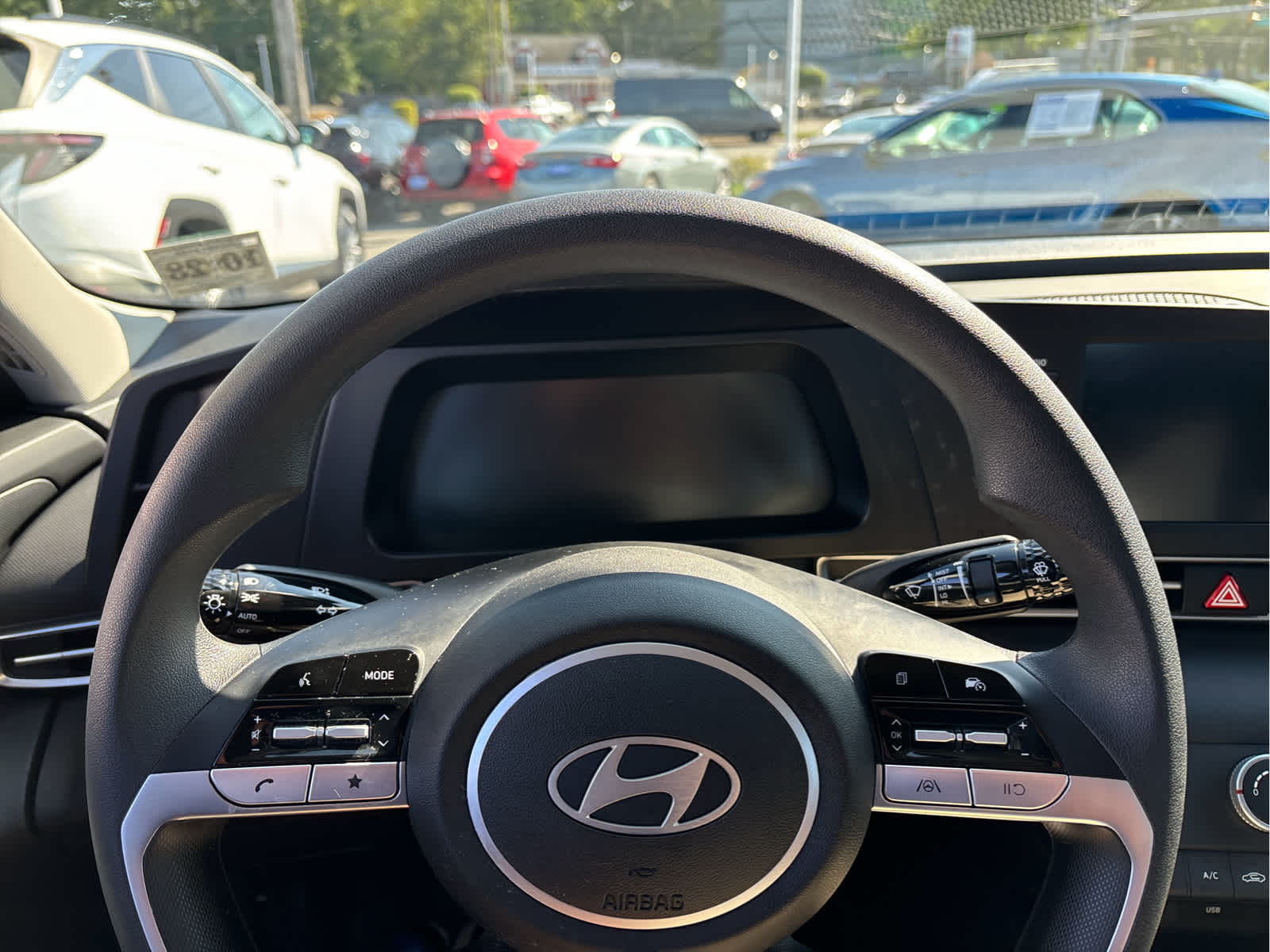 2024 Hyundai ELANTRA SE