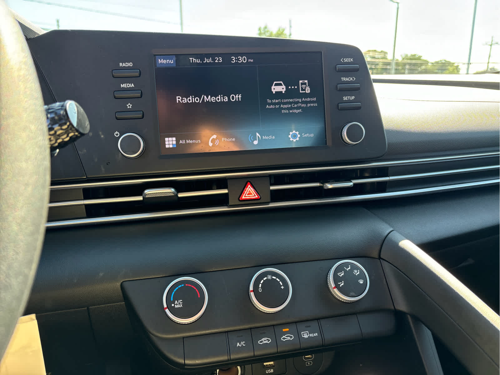 2024 Hyundai ELANTRA SE