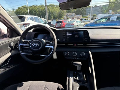 2024 Hyundai ELANTRA SE