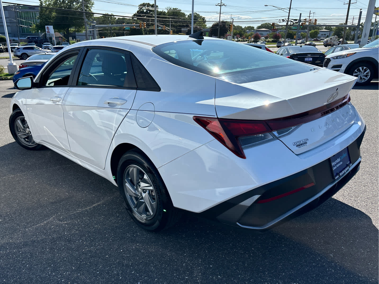 2024 Hyundai ELANTRA SE