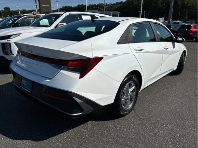 2024 Hyundai ELANTRA SE