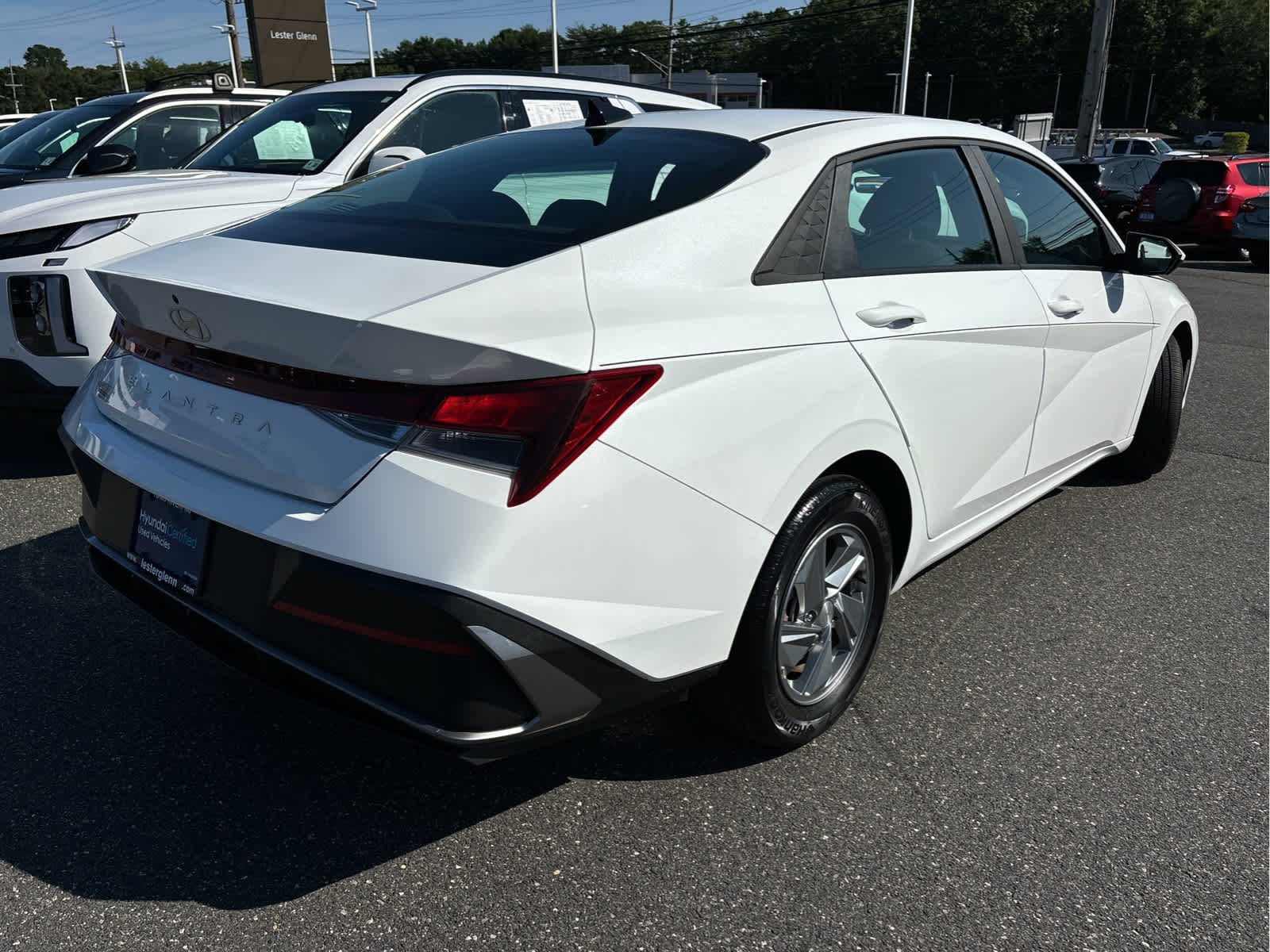 2024 Hyundai ELANTRA SE