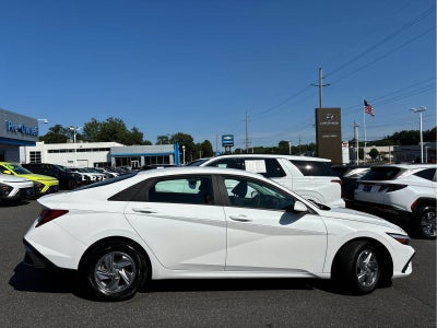 2024 Hyundai ELANTRA SE