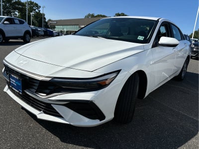 2024 Hyundai ELANTRA SE
