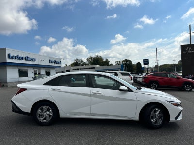 2024 Hyundai ELANTRA SE