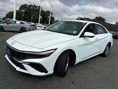 2024 Hyundai ELANTRA SE