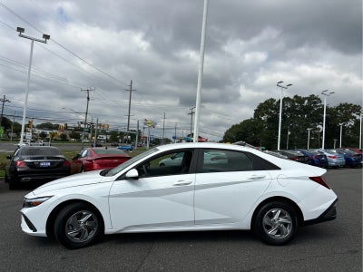 2024 Hyundai ELANTRA SE