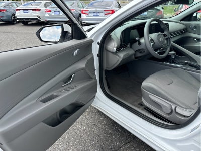 2024 Hyundai ELANTRA SE