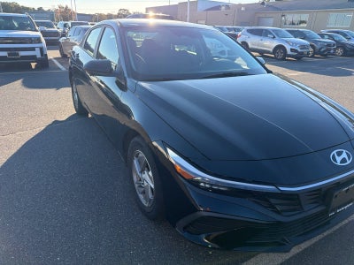 2024 Hyundai ELANTRA SE