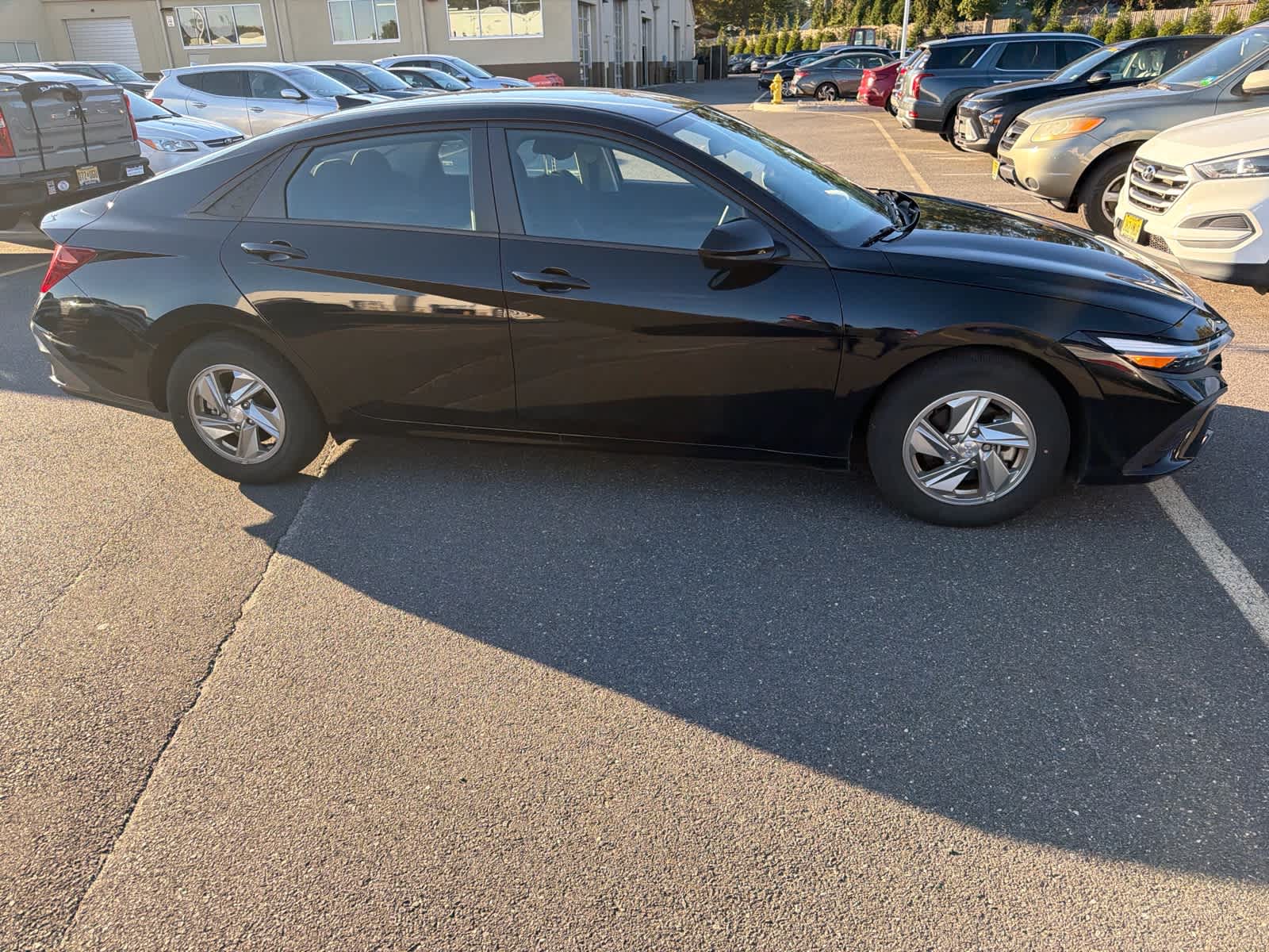 2024 Hyundai ELANTRA SE