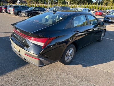 2024 Hyundai ELANTRA SE