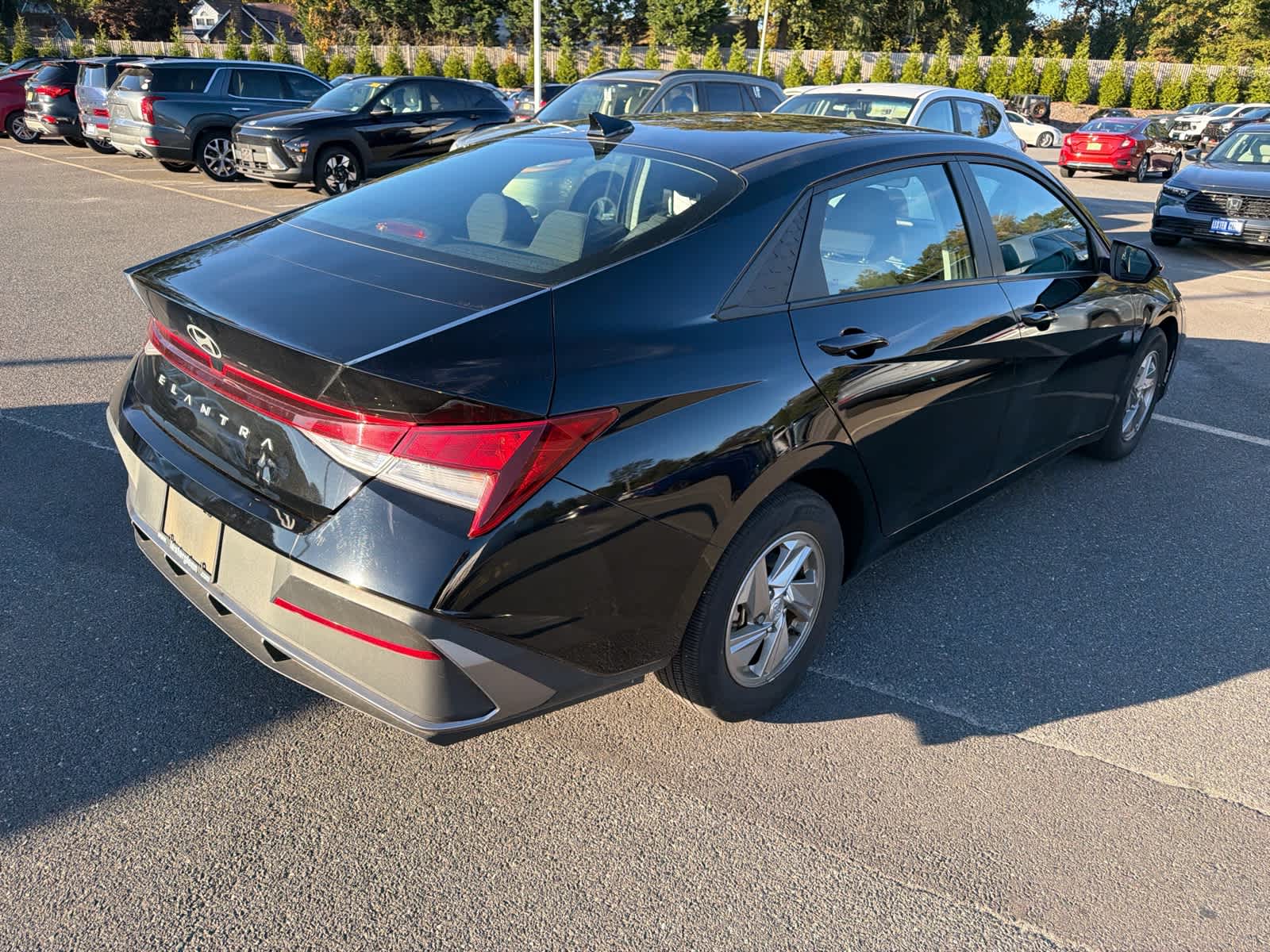 2024 Hyundai ELANTRA SE