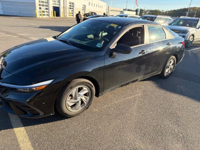 2024 Hyundai ELANTRA SE