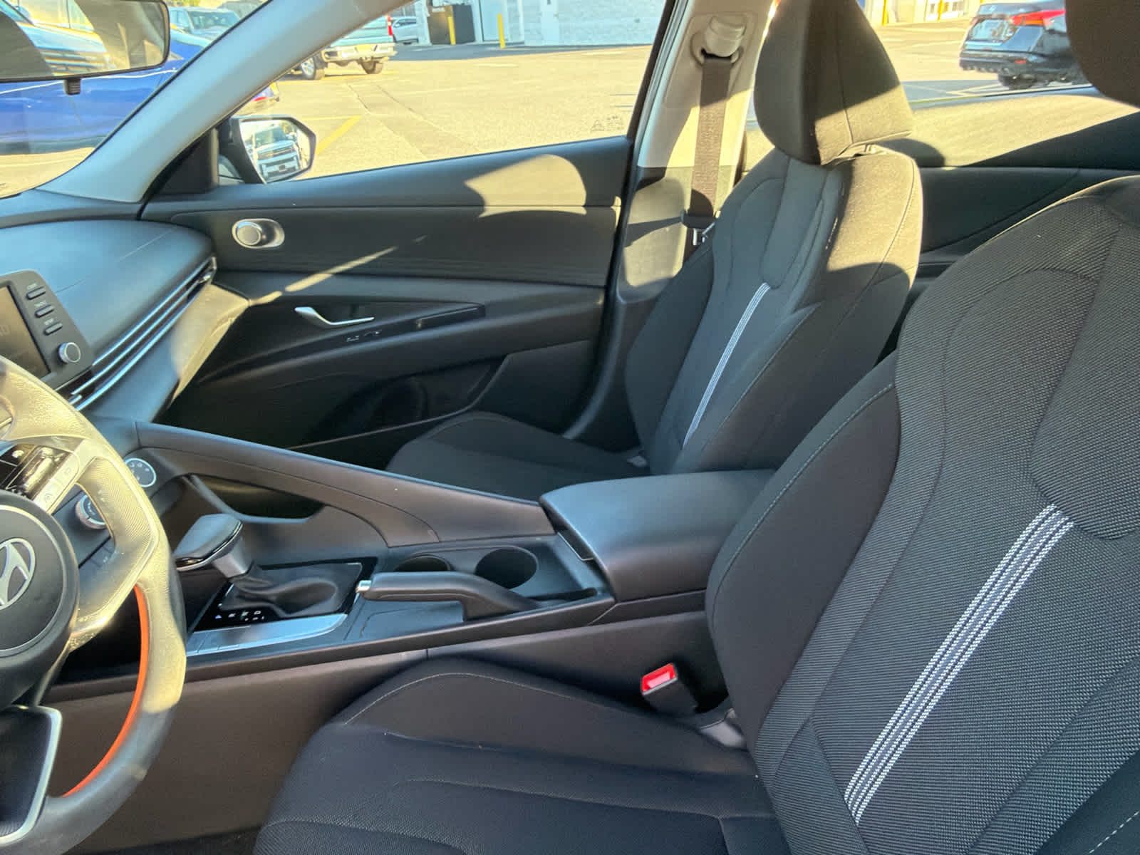2024 Hyundai ELANTRA SE