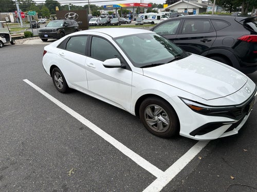 2024 Hyundai ELANTRA SE