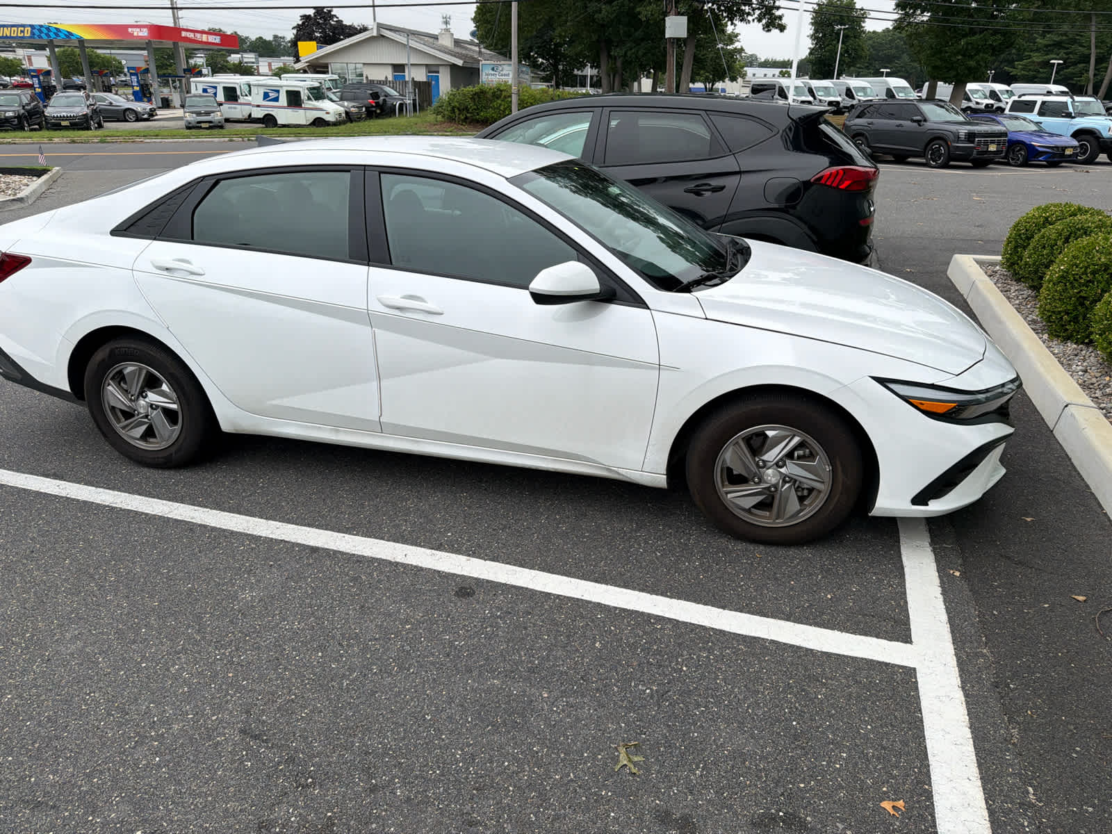2024 Hyundai ELANTRA SE