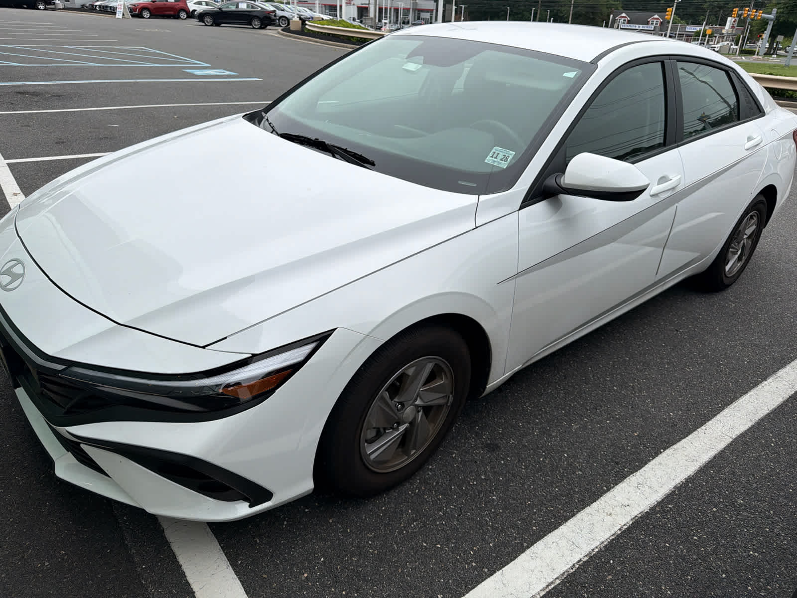 2024 Hyundai ELANTRA SE