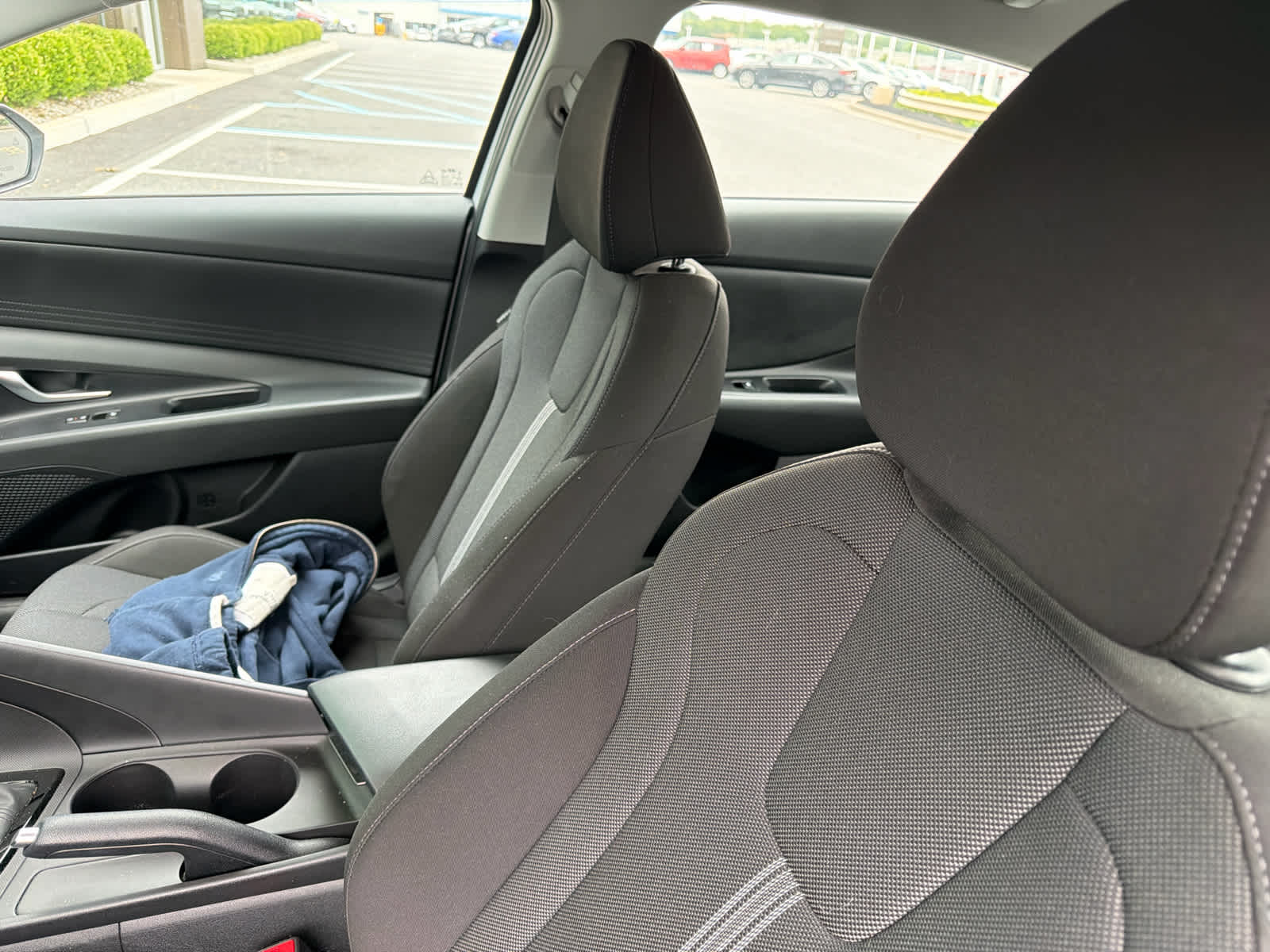 2024 Hyundai ELANTRA SE