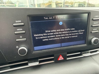 2024 Hyundai ELANTRA SE