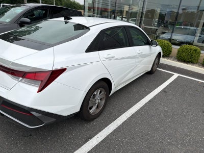 2024 Hyundai ELANTRA SE