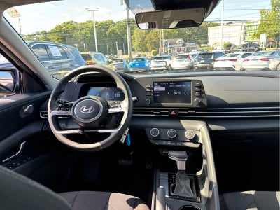 2024 Hyundai ELANTRA SE