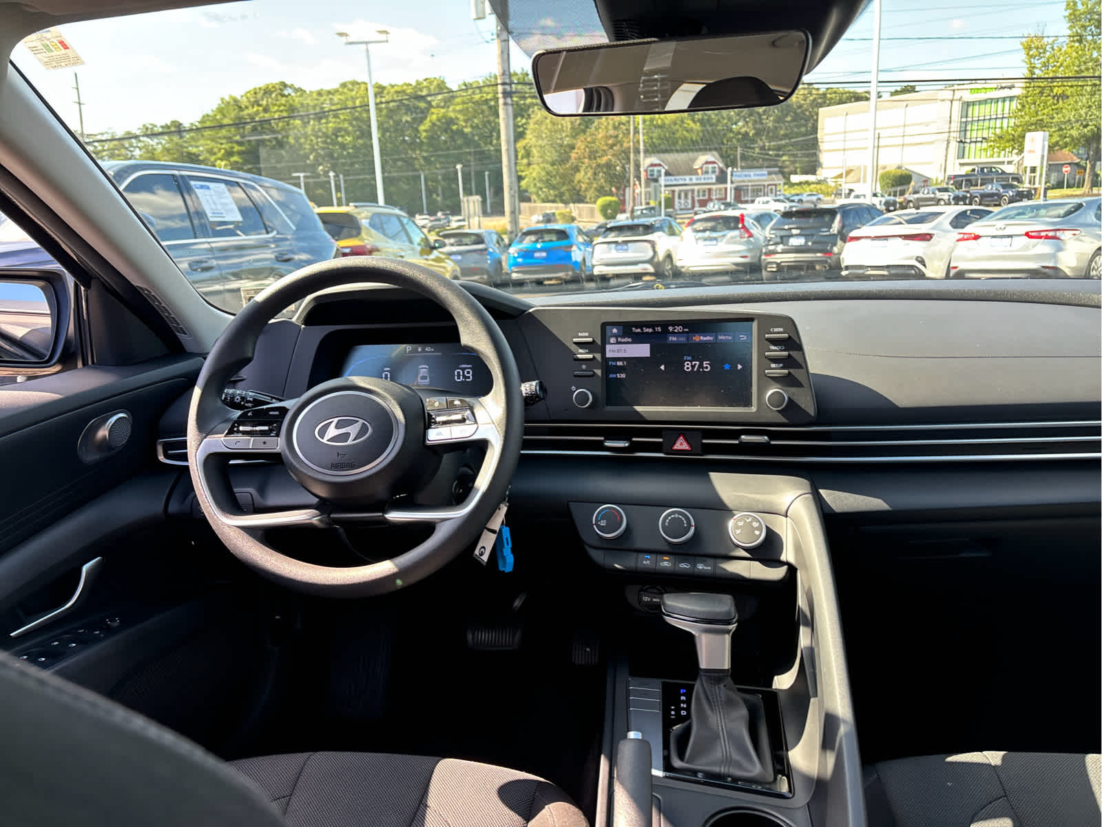 2024 Hyundai ELANTRA SE