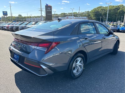 2024 Hyundai ELANTRA SE