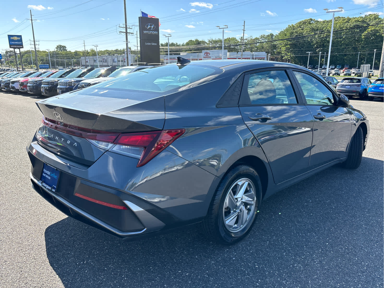 2024 Hyundai ELANTRA SE