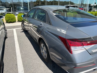 2024 Hyundai ELANTRA SE