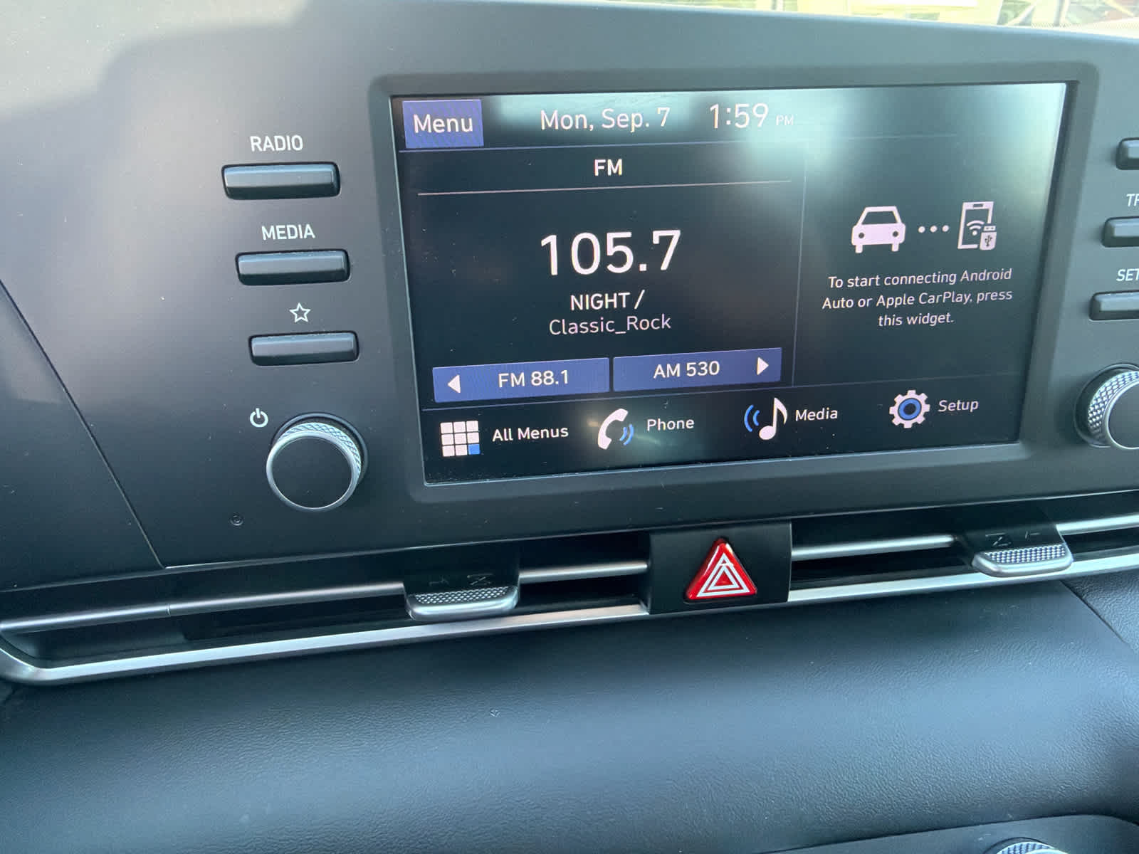 2024 Hyundai ELANTRA SE