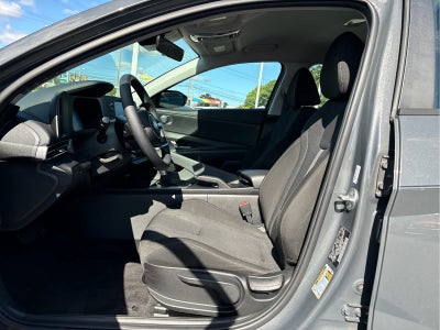 2024 Hyundai ELANTRA SE