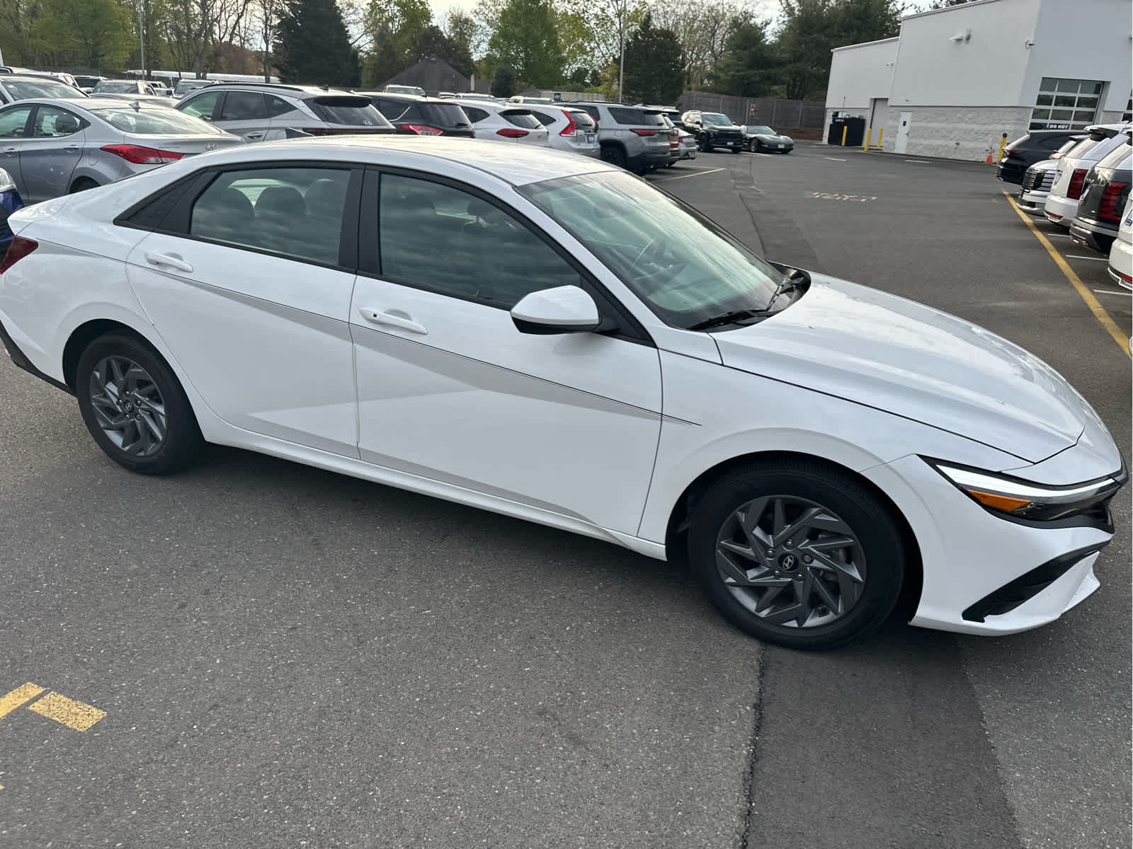 2024 Hyundai ELANTRA SEL