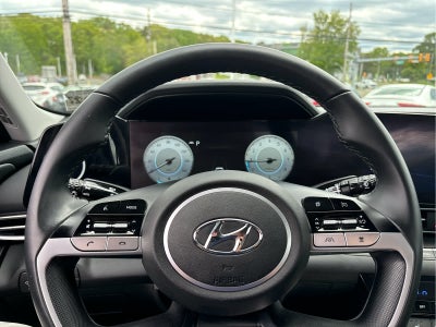 2022 Hyundai ELANTRA Limited
