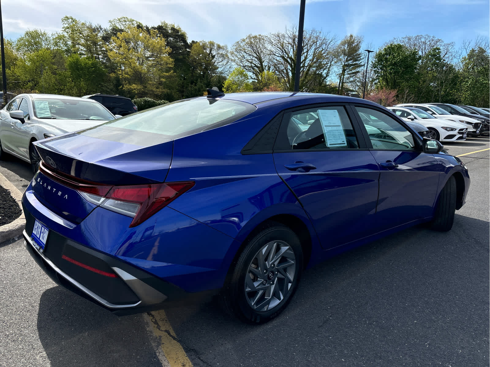 2024 Hyundai ELANTRA SEL