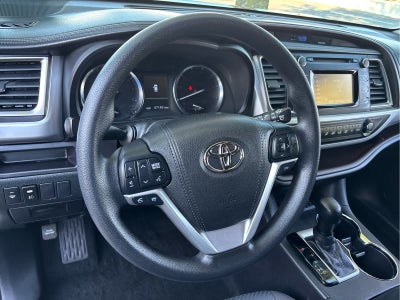 2016 Toyota Highlander LE