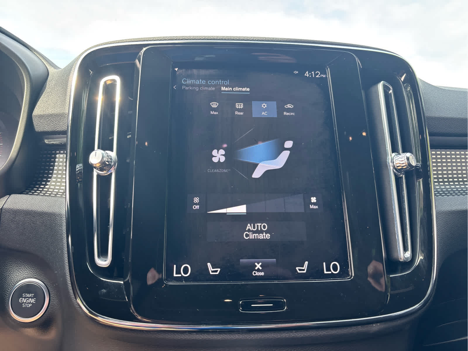 2022 Volvo XC40 R-Design