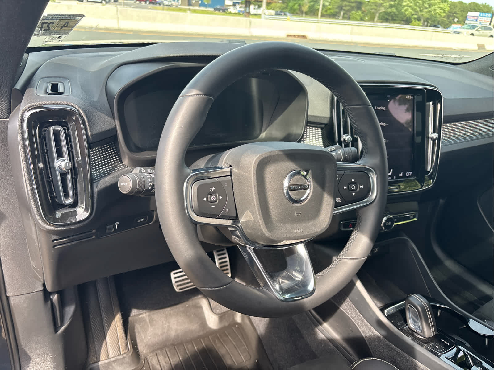 2022 Volvo XC40 R-Design