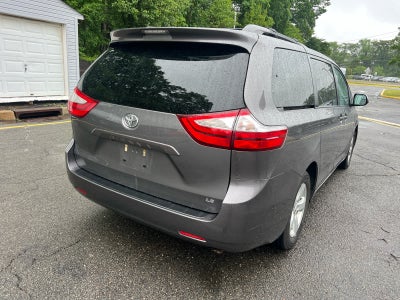 2017 Toyota Sienna LE