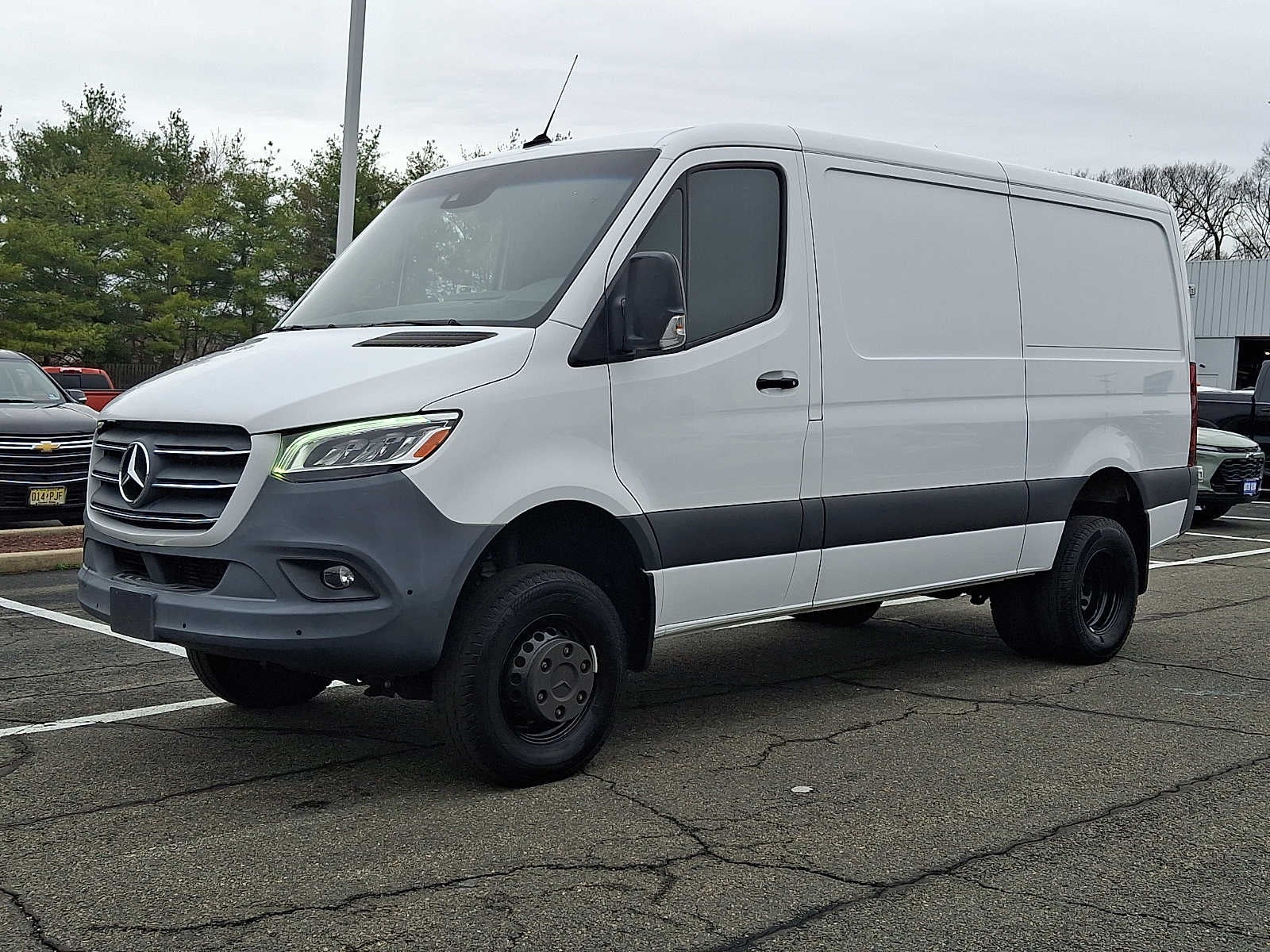 2022 Mercedes-Benz Sprinter Cargo Van 3500XD Standard Roof V6 144" 4WD