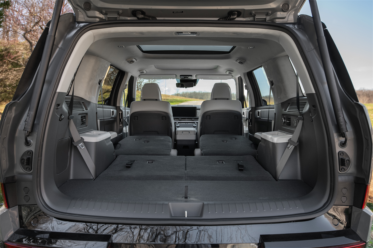 Hyundai Santa Fe spacious cargo area and seating configuration